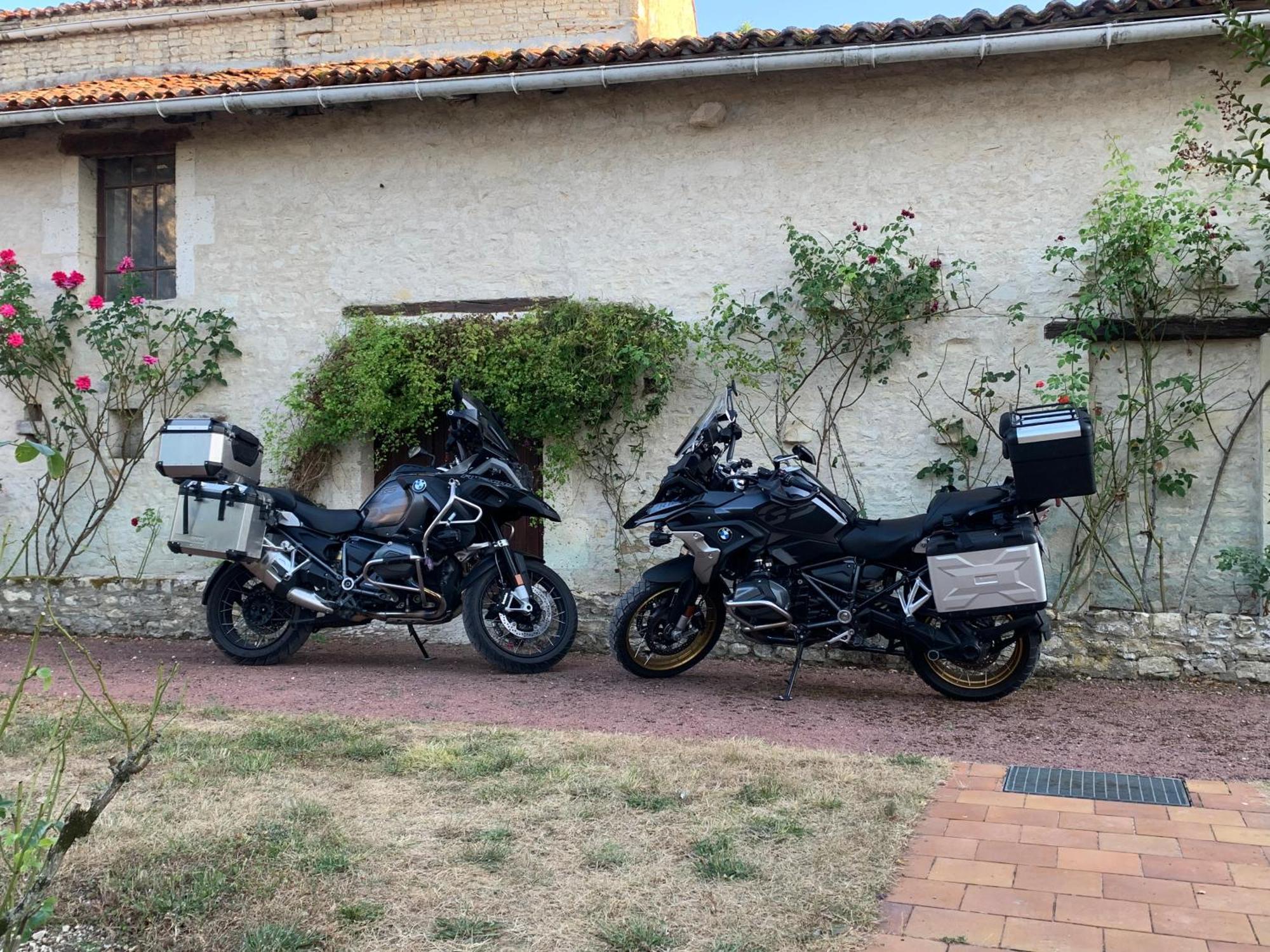 The Cool Lounge A Coulonges - Charente Bed & Breakfast ภายนอก รูปภาพ