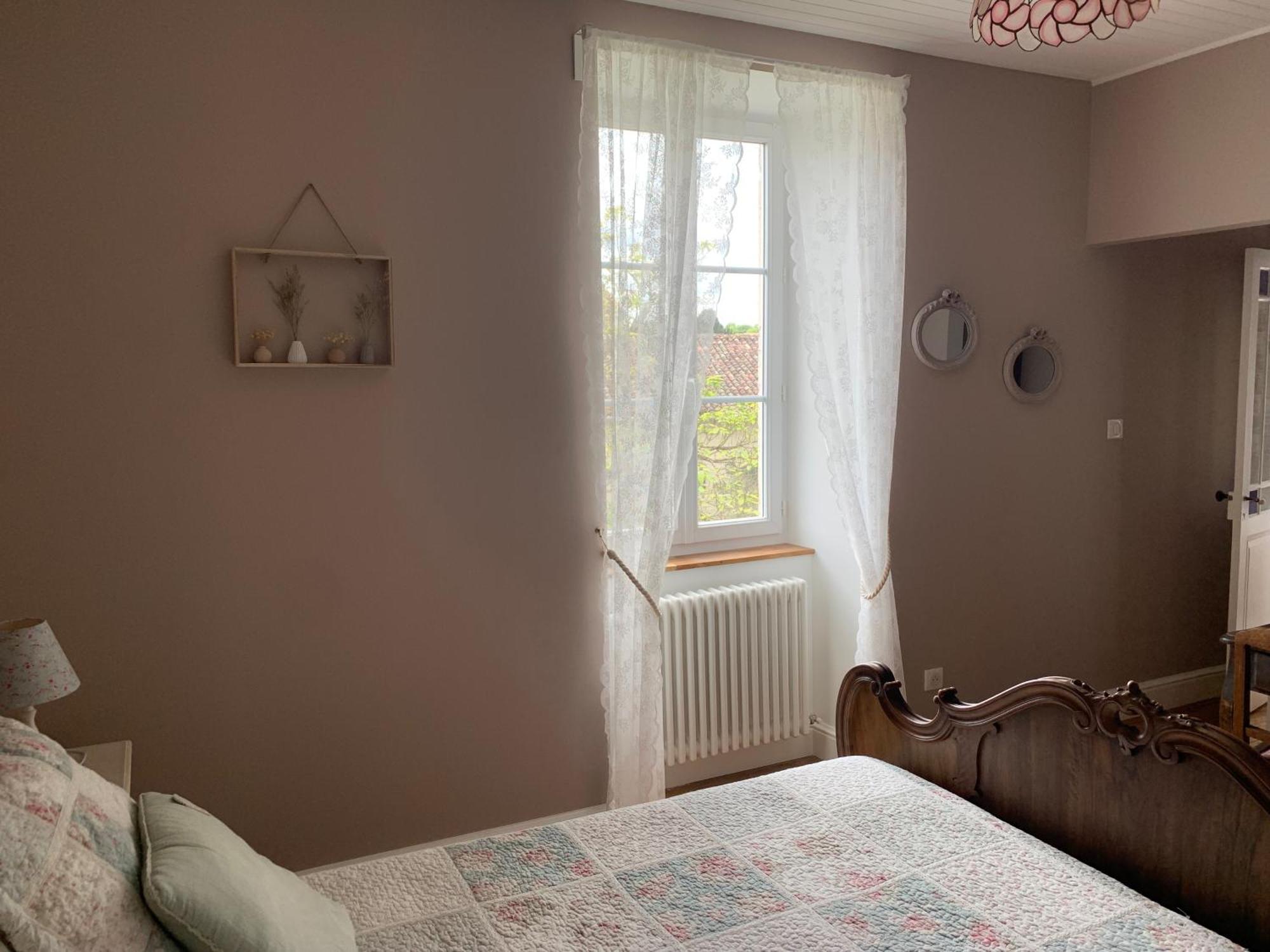 The Cool Lounge A Coulonges - Charente Bed & Breakfast ภายนอก รูปภาพ