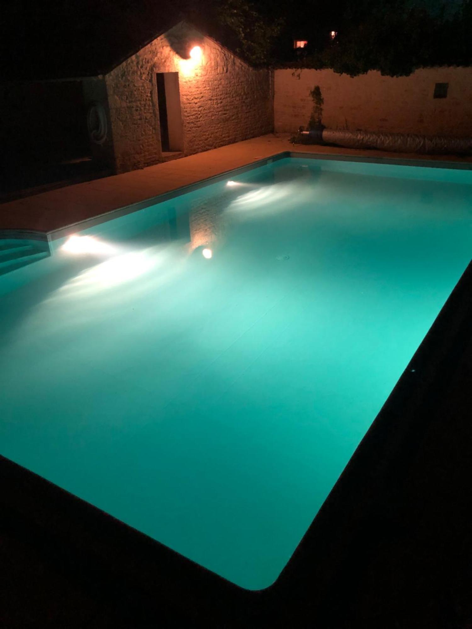 The Cool Lounge A Coulonges - Charente Bed & Breakfast ภายนอก รูปภาพ