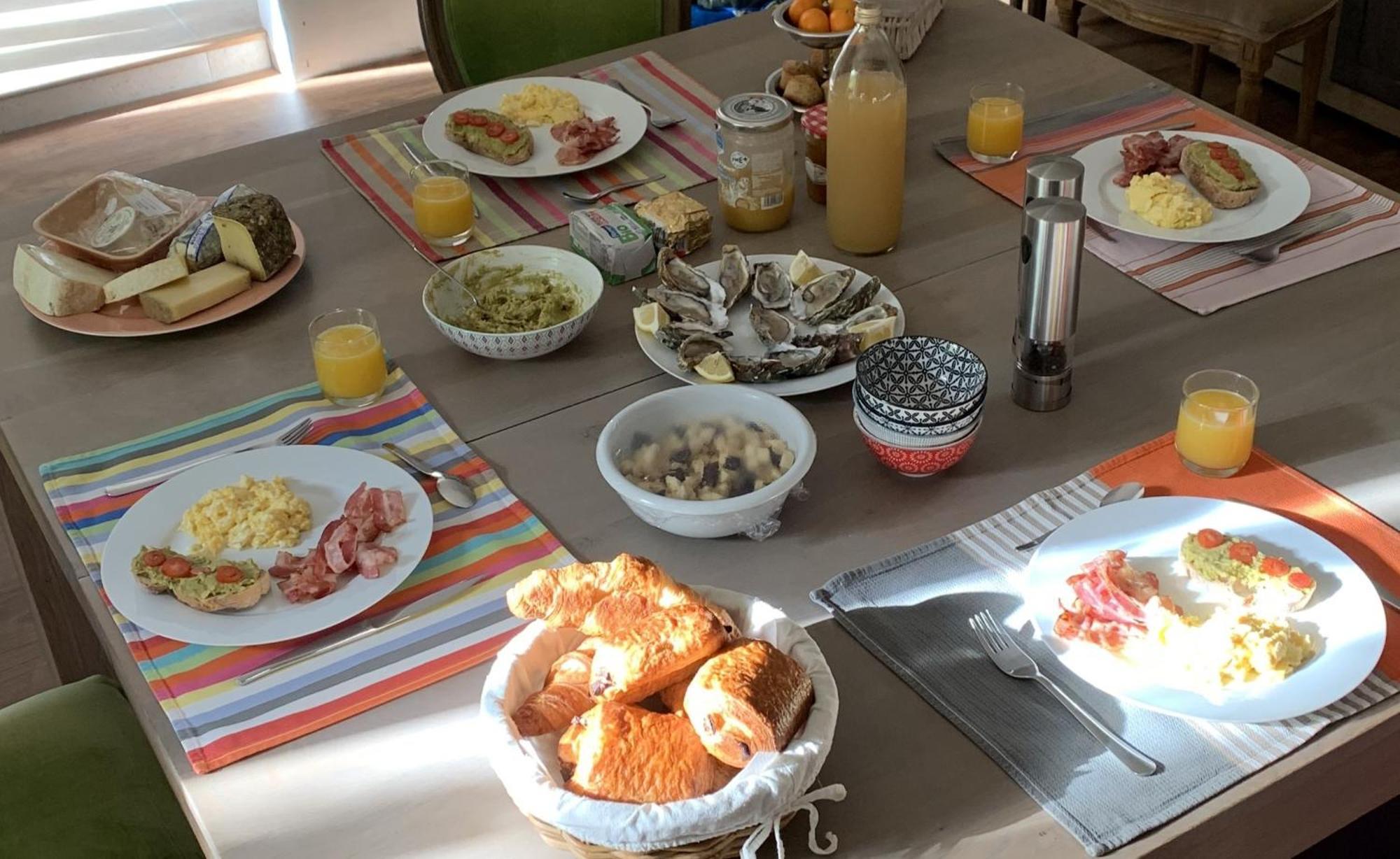 The Cool Lounge A Coulonges - Charente Bed & Breakfast ภายนอก รูปภาพ